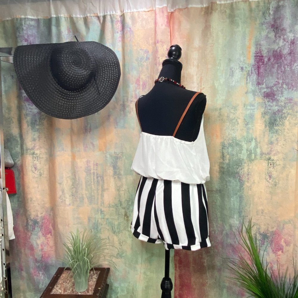 📌Double Zero Cute B/W Romper w/ Chiffon Top Part - Picture 2 of 14